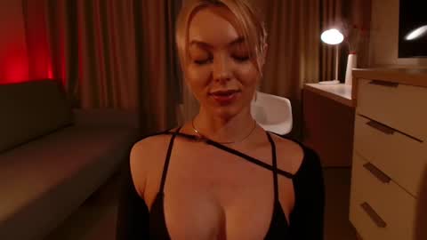 Snapshot of spiklencii chatting on 12/01/24, 04:29 Elizabeth online show from 12/01/24, 04:29