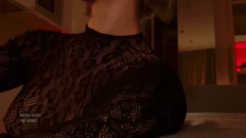 Snapshot of spiklencii chatting on 02/14/25, 09:43 Elizabeth online show from 02/14/25, 09:43