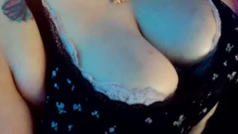 Vanessa Spade online show from 10/24/25, 09:49