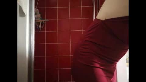 Snapshot of splafy chatting on 12/20/25, 10:17 ellie online show from 12/20/25, 10:17