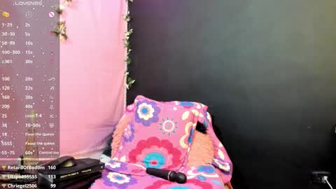 Snapshot of split_girl chatting on 10/09/25, 10:13 EMMA online show from 10/09/25, 10:13