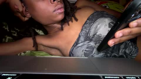 Snapshot of spoilazura chatting on 05/12/26, 06:43 azuraxskinnypapi online show from 05/12/26, 06:43