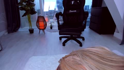 Anna online show from 12/28/24, 12:13