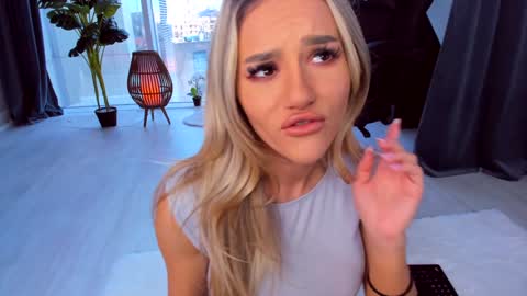 Anna online show from 01/11/25, 11:45