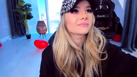 Anna online show from 03/05/25, 11:49