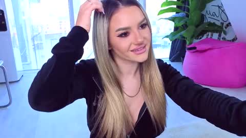 Snapshot of spoilm3mor3 chatting on 01/14/26, 11:16 Anna online show from 01/14/26, 11:16