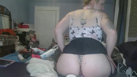 Snapshot of sporegeous chatting on 04/25/26, 08:28 sporegeous online show from 04/25/26, 08:28