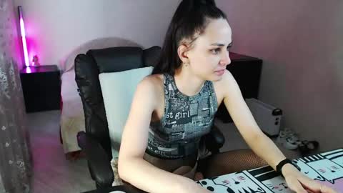 Tips are the best compliment to a woman online show from 04/30/26, 06:20