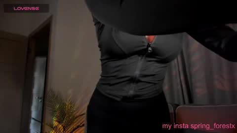 Lilly  online Monday - Friday ask time in pm online show from 02/21/25, 12:39