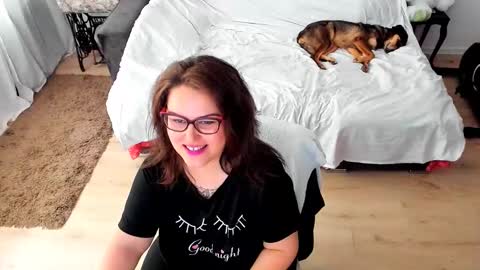 Snapshot of squirt_kimmm chatting on 09/17/25, 06:48 Kim online show from 09/17/25, 06:48