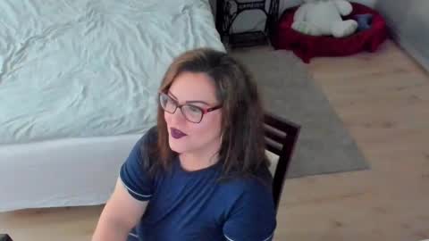 Snapshot of squirt_kimmm chatting on 11/12/25, 09:10 Kim online show from 11/12/25, 09:10