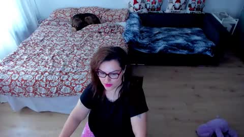 Snapshot of squirt_kimmm chatting on 12/16/25, 09:25 Kim online show from 12/16/25, 09:25