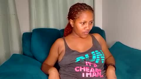 Snapshot of squirtqueen333 chatting on 01/03/25, 12:33 shana online show from 01/03/25, 12:33