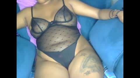 Snapshot of squirtqueen333 chatting on 01/23/25, 10:11 shana online show from 01/23/25, 10:11