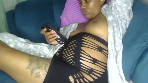 Snapshot of squirtqueen333 chatting on 02/05/25, 01:37 shana online show from 02/05/25, 01:37