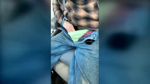 Snapshot of sqzxriehlqqw chatting on 02/06/26, 10:24 Luv2Cum4u online show from 02/06/26, 10:24