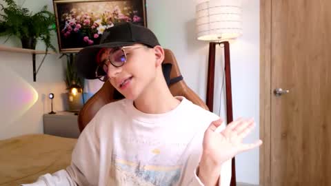 Snapshot of sr_evann chatting on 03/12/26, 04:46 sr_evann online show from 03/12/26, 04:46