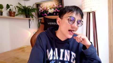 Snapshot of sr_evann chatting on 03/17/26, 05:38 sr_evann online show from 03/17/26, 05:38