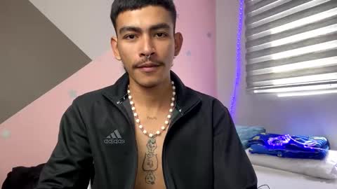 Snapshot of srcejotas chatting on 01/18/25, 04:42 sorry mom online show from 01/18/25, 04:42