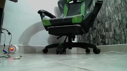 Snapshot of srfindomfeet_ chatting on 01/14/25, 03:11 sr master cum its my old account online show from 01/14/25, 03:11