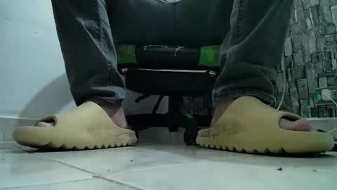 Snapshot of srfindomfeet_ chatting on 01/20/25, 01:07 sr master cum its my old account online show from 01/20/25, 01:07