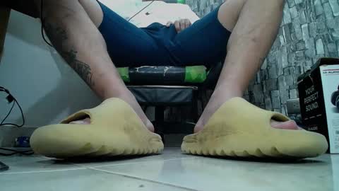 Snapshot of srfindomfeet_ chatting on 01/26/25, 07:42 sr master cum its my old account online show from 01/26/25, 07:42