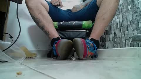 Snapshot of srfindomfeet_ chatting on 01/26/25, 08:34 sr master cum its my old account online show from 01/26/25, 08:34