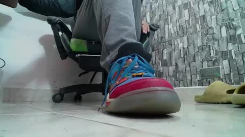 Snapshot of srfindomfeet_ chatting on 01/27/25, 08:07 sr master cum its my old account online show from 01/27/25, 08:07