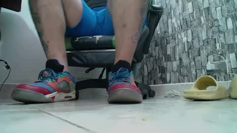 Snapshot of srfindomfeet_ chatting on 02/26/25, 10:09 sr master cum its my old account online show from 02/26/25, 10:09