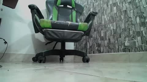 Snapshot of srfindomfeet_ chatting on 03/01/25, 02:37 sr master cum its my old account online show from 03/01/25, 02:37