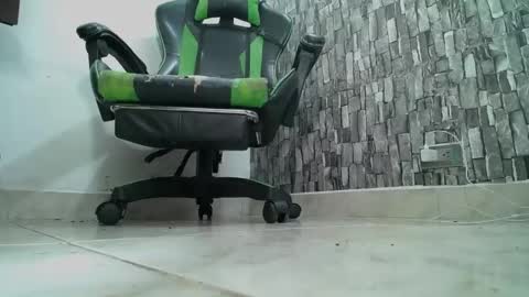 Snapshot of srfindomfeet_ chatting on 03/03/25, 03:41 sr master cum its my old account online show from 03/03/25, 03:41