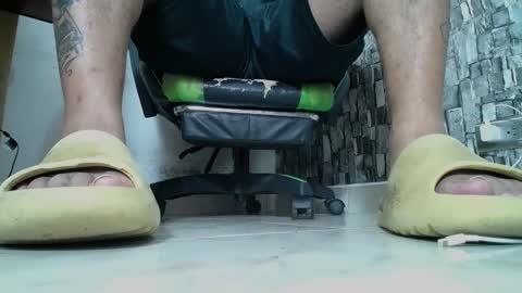 Snapshot of srfindomfeet_ chatting on 03/12/25, 02:41 sr master cum its my old account online show from 03/12/25, 02:41