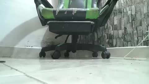 Snapshot of srfindomfeet_ chatting on 09/10/25, 02:11 sr master cum its my old account online show from 09/10/25, 02:11