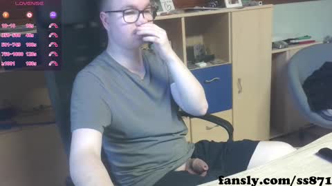 Snapshot of ss871 chatting on 02/22/25, 03:03 florian online show from 02/22/25, 03:03