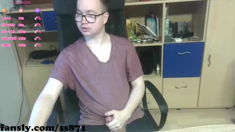 Snapshot of ss871 chatting on 03/01/25, 08:56 florian online show from 03/01/25, 08:56