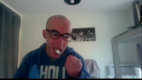 Snapshot of ssenzo chatting on 12/26/24, 08:39 ssenzo online show from 12/26/24, 08:39