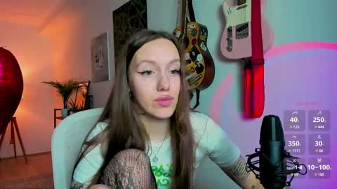 Snapshot of sshawty chatting on 02/16/25, 06:43 Anni if Im offline for a long time Im depressed feel free to support me offline online show from 02/16/25, 06:43