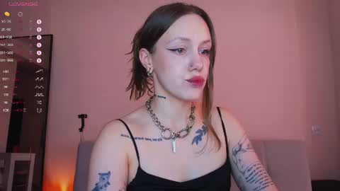 Snapshot of sshawty chatting on 07/15/26, 01:05 Anni if Im offline for a long time Im depressed feel free to support me offline online show from 07/15/26, 01:05