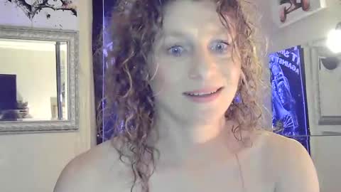 Snapshot of sstacey1 chatting on 02/09/25, 06:33 SStacey1 online show from 02/09/25, 06:33