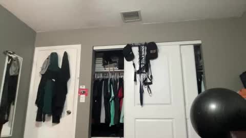 Snapshot of st22fe69 chatting on 12/18/25, 02:06 Jose online show from 12/18/25, 02:06