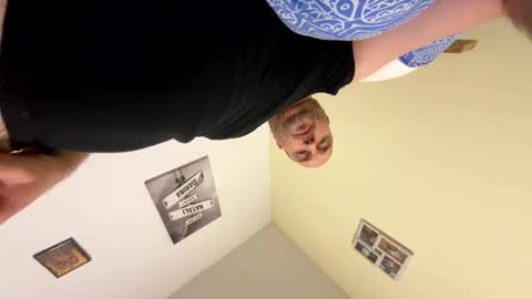 Snapshot of sta13 chatting on 12/22/25, 06:32 sta13 online show from 12/22/25, 06:32