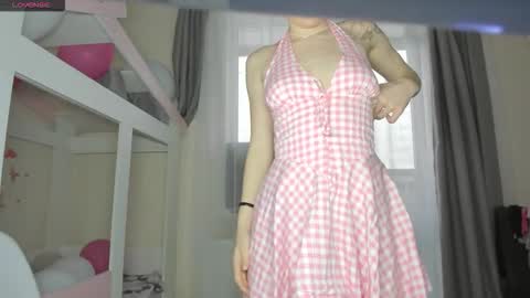 Snapshot of stacey_brow chatting on 03/19/26, 02:26 stacey online show from 03/19/26, 02:26