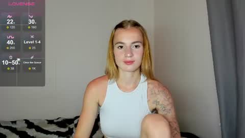 Snapshot of stacey_brow chatting on 06/29/26, 01:34 stacey online show from 06/29/26, 01:34