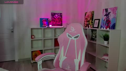 Snapshot of stacey_brown chatting on 12/02/24, 01:03 Stacey GMT5 Mo Tu We Th Fr Sa 3am -10am online show from 12/02/24, 01:03