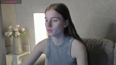 Snapshot of stacey_brown chatting on 12/13/24, 01:26 Stacey GMT5 Mo Tu We Th Fr Sa 3am -10am online show from 12/13/24, 01:26