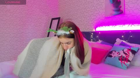 Snapshot of stacey_brown chatting on 12/17/24, 08:01 Stacey GMT5 Mo Tu We Th Fr Sa 3am -10am online show from 12/17/24, 08:01