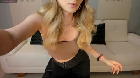 Snapshot of staceywood_ chatting on 04/28/26, 11:04 Stacy Woods online show from 04/28/26, 11:04