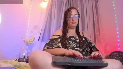 Snapshot of stacy_millerr chatting on 06/19/26, 12:31 Stacy Boobs online show from 06/19/26, 12:31
