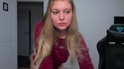 Snapshot of stacy_miraclee chatting on 12/18/25, 03:18 Stacy online show from 12/18/25, 03:18