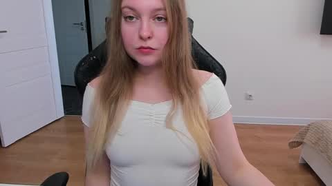 Snapshot of stacy_miraclee chatting on 03/22/26, 01:25 Stacy online show from 03/22/26, 01:25